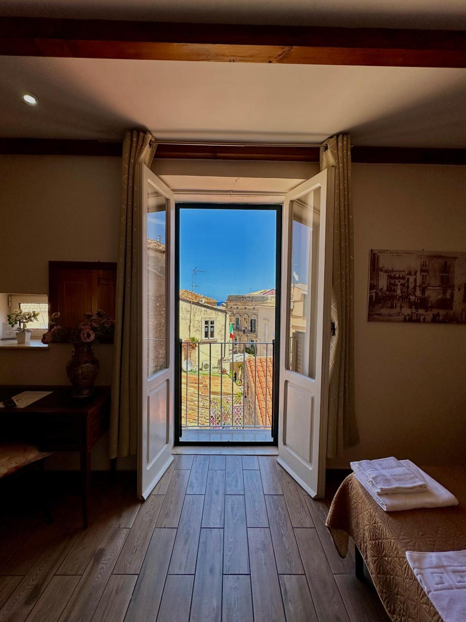 Lorylu Hotell Tropea Exteriör bild
